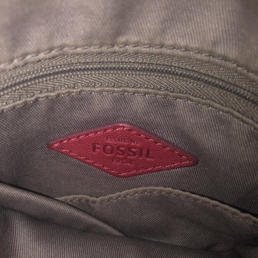 Vtg Fossil Red Leather Crossbody Medium Handbag~ Buckle Snap Adjustable Strap - Picture 3 of 12